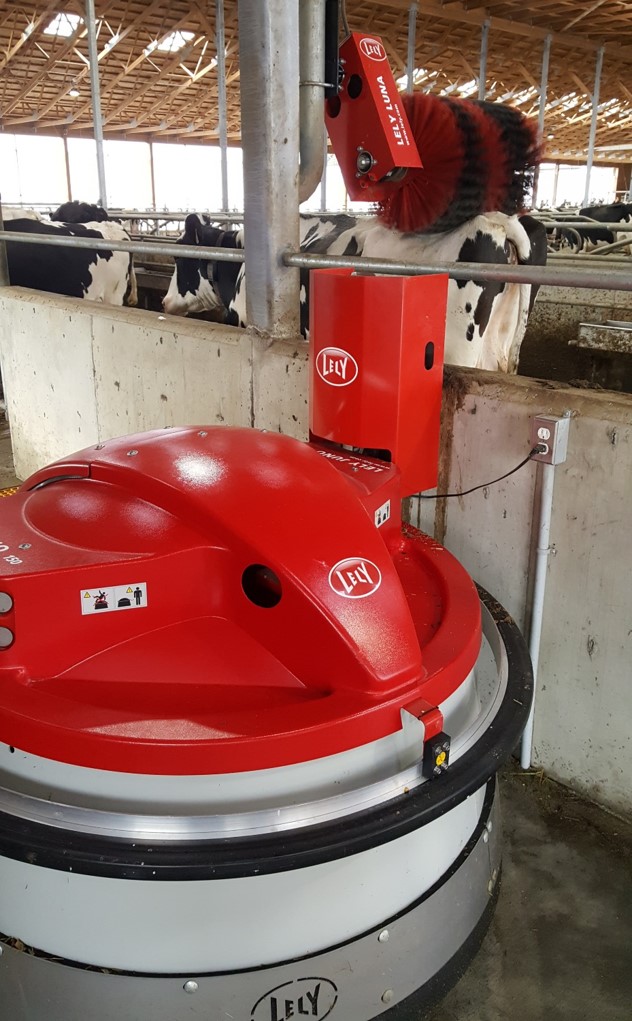 lely-feed-pusher-and-brush